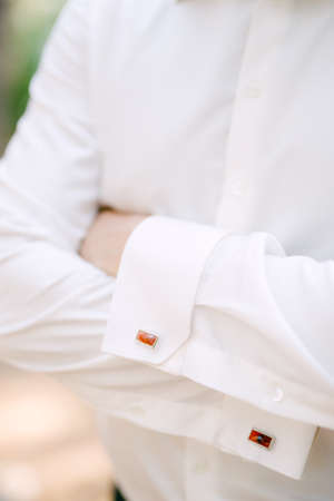 A man in a white shirt folded his arms across his chest