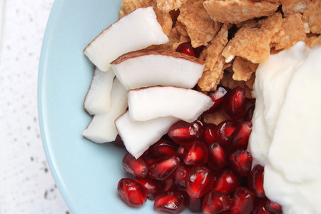 Corn flakes with fresh fruits