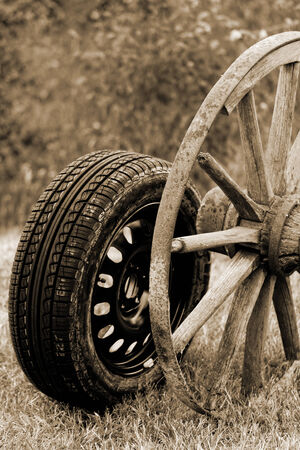 new and old broken wagon (car) wheelの写真素材
