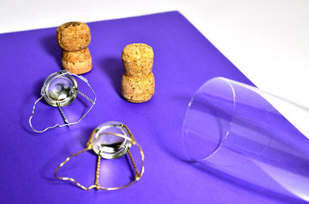 Cork stoppers on a blurred background. Only the front cork is sharp, the rest is out of focus.の写真素材