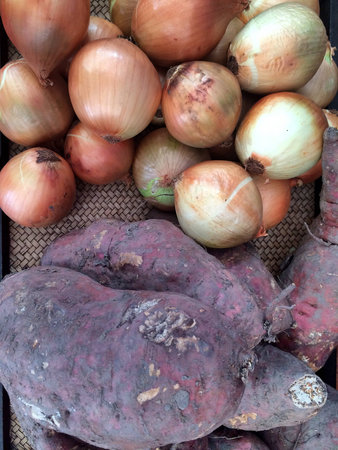 Closeup onions and cassava の素材