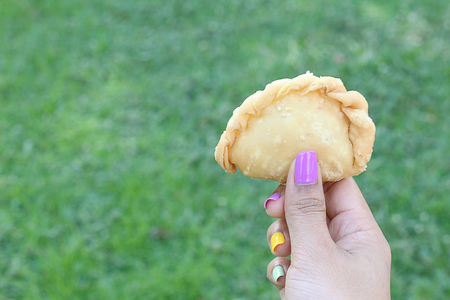 curry puff in handの写真素材