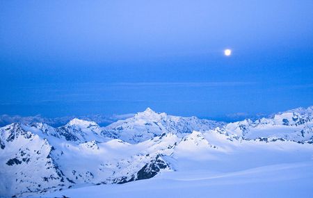 Night kind on the main Caucasian ridge, Elbrusの写真素材