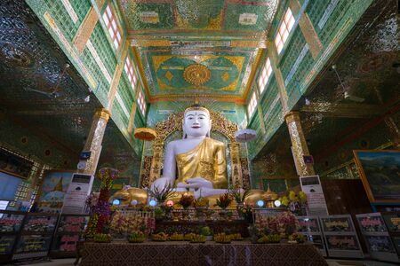Image of Buddha in Soon Oo Ponya Shin Pagoda , Sagaing, Mandalay , Myanmar.のeditorial素材