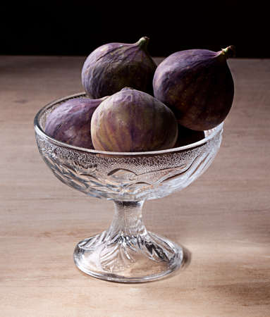 Fresh Fig fruits in decorative glass bowlの写真素材