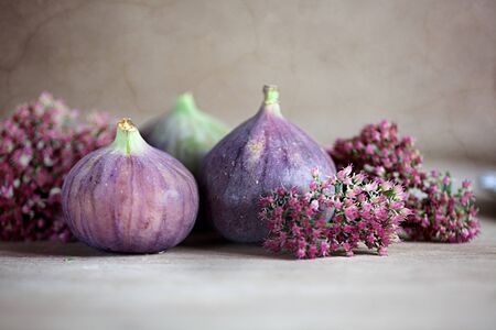 Fresh fig fruits arranged on wooden tableの写真素材