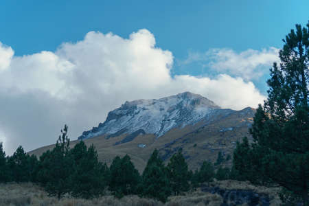 Malinche volcano, also known as Matlalcueye or Malintzin volcano in Mexicoの写真素材