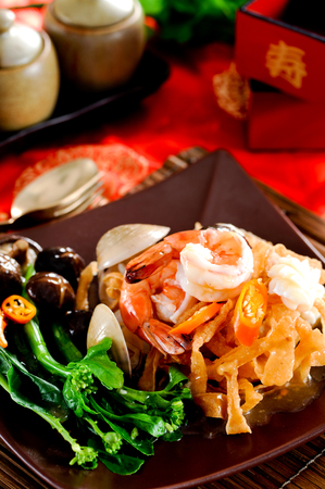 Crispy egg noodles  with seafoodの写真素材
