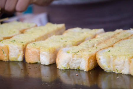 garlic bread grilled with butter sell in street market