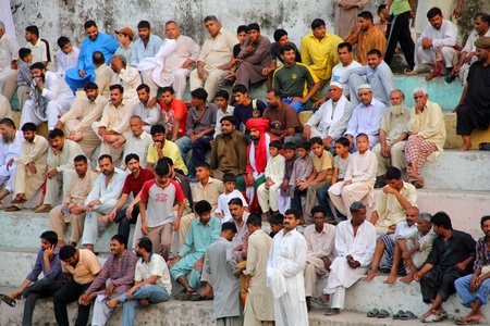 SIALKOT, PAKISTAN - JUNE 17: Crowd Watching Wrestling Competition at Sialkot Memorial Wrestling Match held on June 17, 2011 in Sialkot, Pakistanのeditorial素材