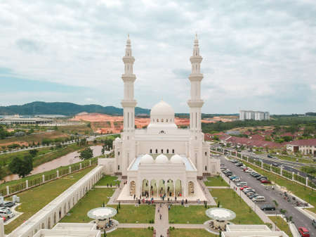 "Sri Sendayan, Malaysia- Circa October, 2019: Aerial view of Masjid Sri Sendayan during afternoon prayer. It is known as Malaysian Taj Mahal and become photography attraction for its architecture."のeditorial素材