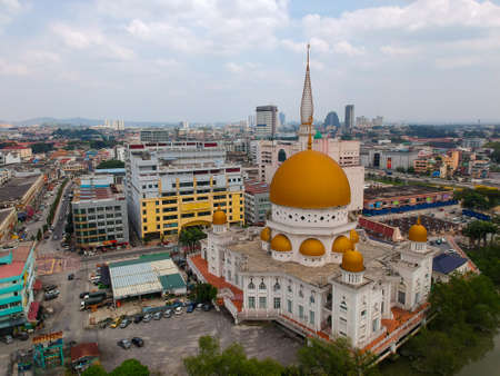 An aerial view of a mosque and Klang town insight.のeditorial素材