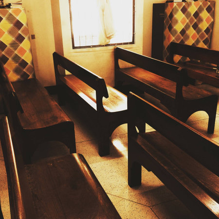 Empty room in an old hospitalの素材