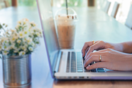Woman Hands Typing On Laptop, stock photoの写真素材