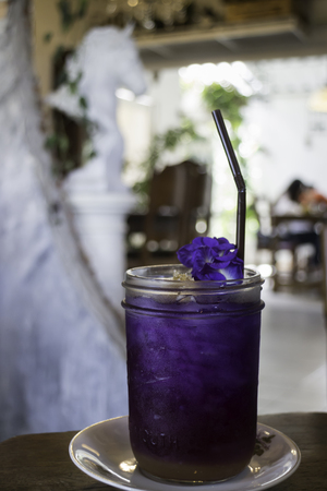 Iced lemon juice mixed with butterfly pea drink, stockphotoの写真素材