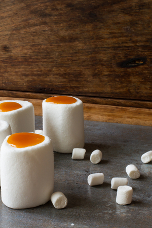 white marshmallow and caramel colored candiesの写真素材