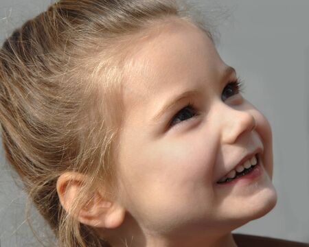 Closeup of a young girl smiling spontaneously   
の写真素材
