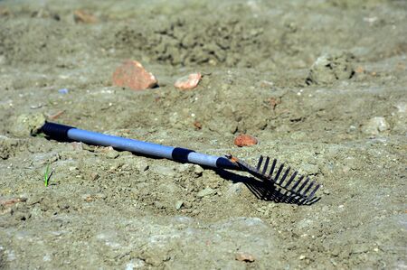Discarded rake sits in the dirt at the Crater of Diamonds State Park in Murfreesboro, Arkansas.のeditorial素材