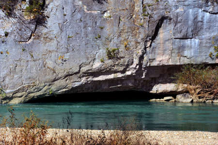 Shallow overhang is part of cliff that towrs over the Buffalo National River near Harrison, Arkansas.  Water is aqua blue.の写真素材