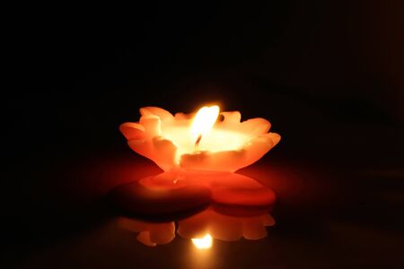 Candle heartの写真素材