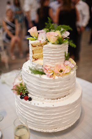 beautiful white wedding cake on the tableの写真素材