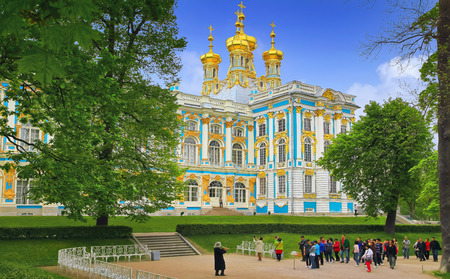 ST.PETERSBURG, RUSSIA - MAY 19, 2016: Tourists visiting Catherine Palace in Tsarskoye Selo - the summer residence of the Russian tsars.のeditorial素材