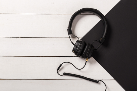Headphones  on wooden background.Trendy colorful photo. Minimal style with colorful paper backdrop. Music conceptの写真素材