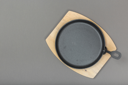 Empty grill pan with a clean towel. top view.の写真素材