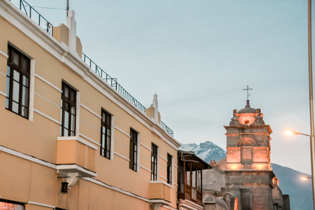 Ariquipa Peru Cathedral and volcanoの写真素材