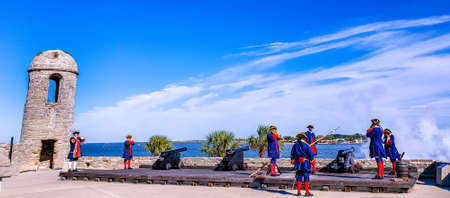 Saint Augustine, Florida, The United State - Nov 3, 2018 : The soldiers in traditional Spanish Cloths show to shooting cannon at the Castillo San Marcos is one of the oldest America cities.のeditorial素材