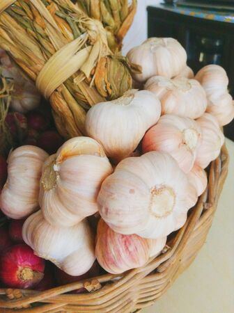 Garlics in basketの素材