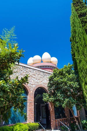 FIGUERES, SPAIN - JULY 15: Dali Museum in Figueres, Spain on July 15, 2012. Museum was opened on September 28, 1974 and houses largest collection of works by Salvador Dali.のeditorial素材