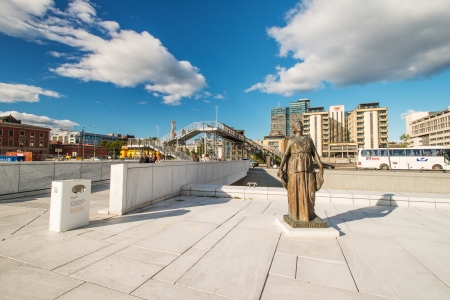 OSLO - SEPTEMBER 5: Statue of Kirsten Malfrid Flagstad (12 July 1895, 7 December 1962) was a Norwegian opera singer and a highly regarded Wagnerian (dramatic) soprano, pictured on September 5, 2012のeditorial素材