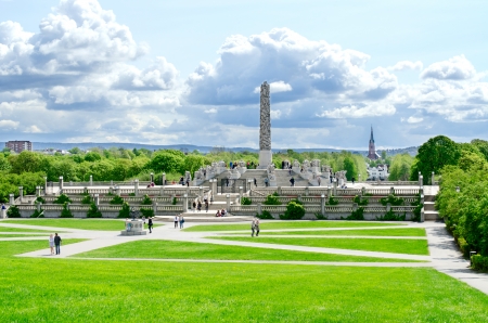 OSLO - MAY 18: Statues in Vigeland park in Oslo, Norway on May 18, 2012. The park covers 80 acres and features 212 bronze and granite sculptures created by Gustav Vigeland.のeditorial素材