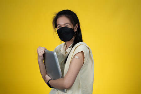 A working woman received vaccines to prevent viruses.の写真素材