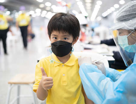 Bangkok, Thailand - March 9, 2022 Children are taking steps to get vaccinated against COVID-19 at Bang Sue Railway Stationの写真素材