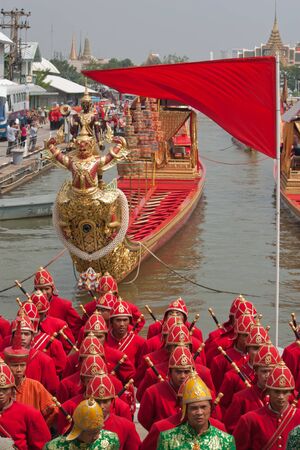  BANGKOK, THAILAND  NOVEMBER 6: Final grand rehearsal for Thai Royal Barge Procession cruises down the Chao Phraya river for the Royal Kathin Ceremony kicked off here Friday , on November 9.in Bangkok, Thailand on November 6, 2012のeditorial素材