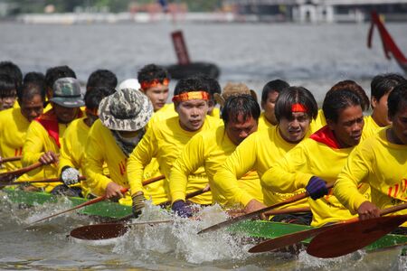 BANGKOK, THAILAND - DECEMBER 11: The annual longboat races were arranged on 12 December 2010 at the  Chao Praya river  in Bangkok,Thailand. のeditorial素材