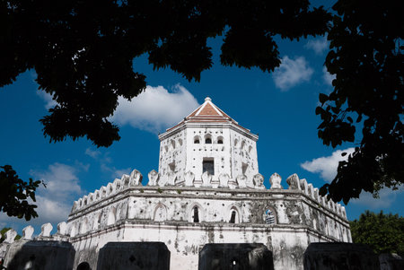 Phra Sumen Fort once guarded the confluence of the Chao Phraya River and Banglamphu Canal on the Phra Athit Road  The octagonal structure is made of bricks coated in cement and dates from King Rama I  のeditorial素材