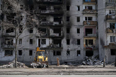 The technique clears and cleans the ruins of the house after the explosion of the projectile....