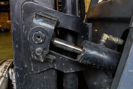 Hydraulic cylinder of forklift