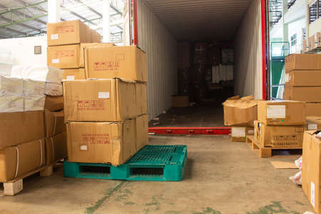 The cartons with loading out of containerの写真素材