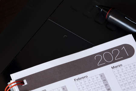 calendar 2021 (in Spanish name of the months) on table of rotoqe fotografico.escritorio photographer.の写真素材