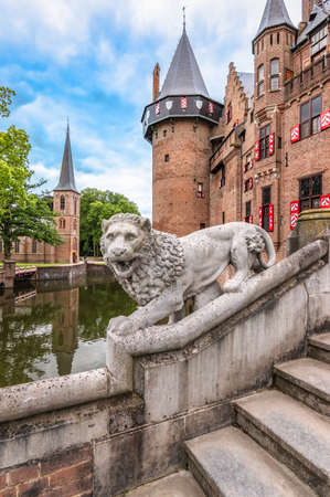 Lion statue in front of the castle in Utrecht, The Netherlands.のeditorial素材