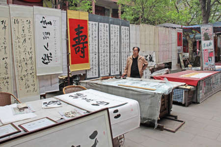 China, Suzhou - April 14, 2012. Chinese calligraphy, market, sale of paintings with calligraphy.のeditorial素材