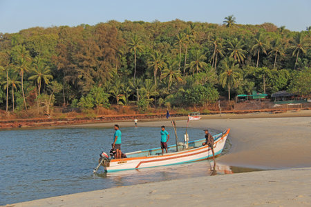 India, GOA, February 05, 2018. Fishermen on boats go to sea and fish. Indian boats and fishermen.のeditorial素材