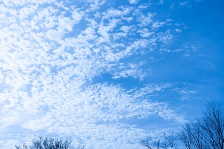 Blue sky with lots of clouds and sunÑBlue sky with lots of clouds and sunの写真素材