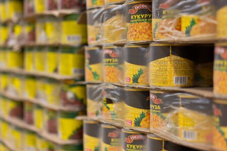 Sale of canned corn in metal cansの写真素材