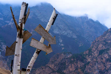 Arrows with the direction of the path against the backdrop of the mountains