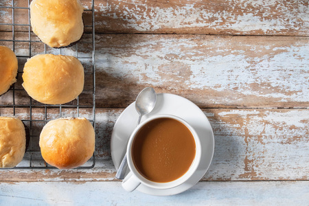 Fresh cupcakes and coffee on wooden tablesの写真素材